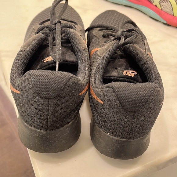 Nike sneakers size 9 - Picture 5 of 5